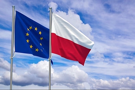 Эксперт: власти Польши возомнили себя элитой общества