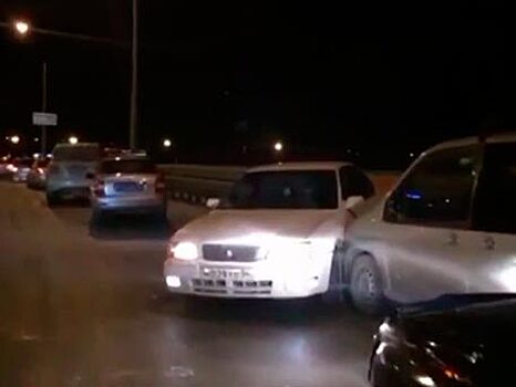 Неуправляемая фура протаранила 12 машин в Новосибирске
