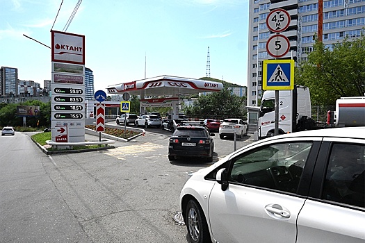 "РГ" разобралась в причинах нехватки бензина в Крыму и Приморье