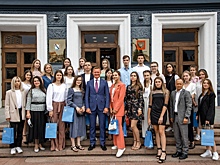 Роман Старовойт встретился с выпускниками-стобалльниками