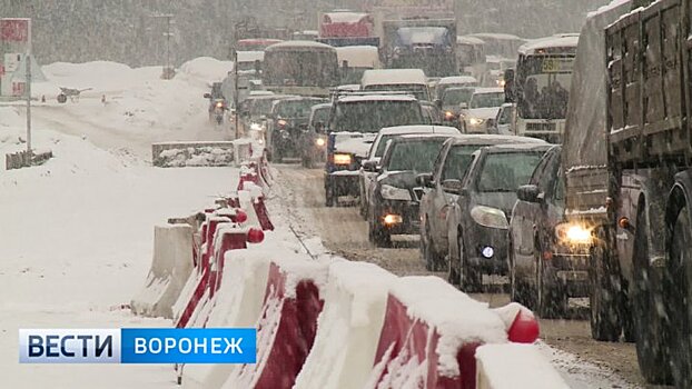 Воронежские водители отреагировали пробками на новую схему движения у развязки на Антонова-Овсеенко