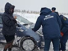 На орской трассе в кювет вылетел и перевернулся автомобиль «Kia Rio»