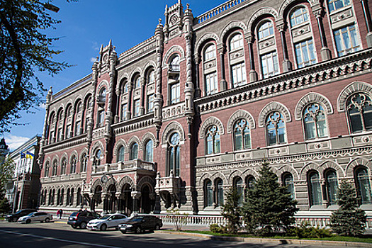 В нацбанке Украины призвали отменить потолок зарплат в госсекторе