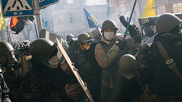 Порошенко провозгласил участников Майдана «бесстрашными рыцарями с брусчаткой»