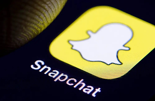 Сервис Snapchat разрешил бесплатный доступ к ИИ-боту My AI для всех пользователей