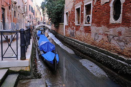 В Венеции из-за отливов пересохли знаменитые каналы