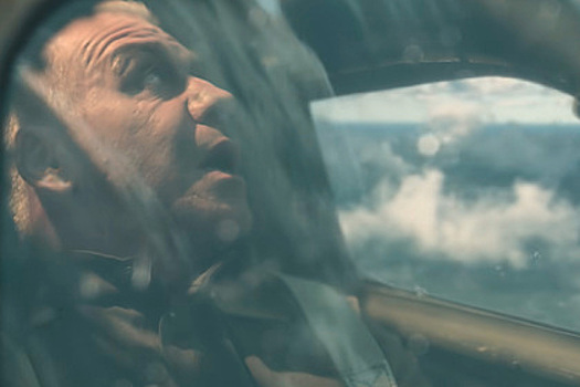 Лидер Rammstein полетал на советском истребителе в клипе на «Любимый город»
