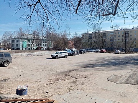 Жители Нижнего Новгорода устроили парковку на месте кинотеатра «Электрона»