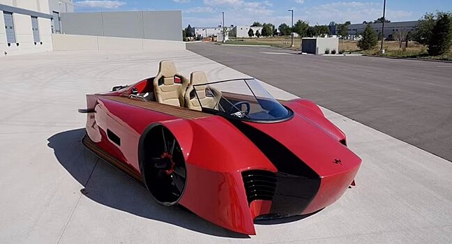 На машине — над водой: В Великобритании построили электрокар-амфибию на воздушной подушке