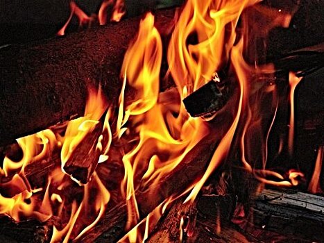 Из горящего дома на проспекте Энтузиастов эвакуировали трех детей