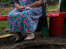 В Москве внедорожник снес сидевшую на лавке пенсионерку