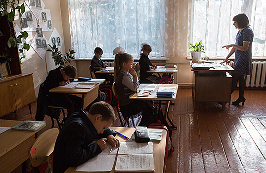 «Известия»: в России не хватает учителей