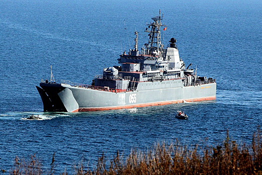 На Камчатке корабли и авиация ТОФ совместно с ФСБ отработали уничтожение морских дронов