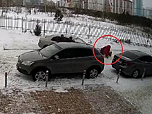 Сибиряк на автомобиле специально сбил женщину с ребенком