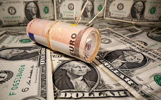 Россиянам назвали альтернативу доллара и евро для сбережений