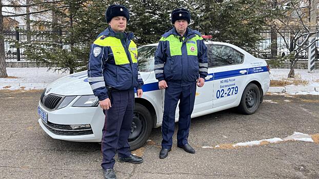 В Приамурье госавтоинспекторы оперативно доставили в больницу мужчину с тяжёлой травмой руки