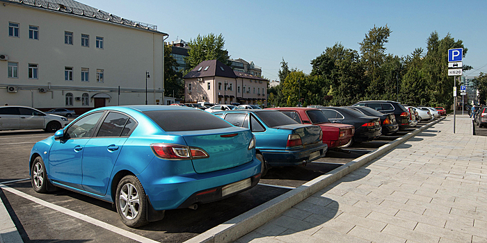 Жители еще девяти домов в Новогиреево смогут получить право на льготную парковку