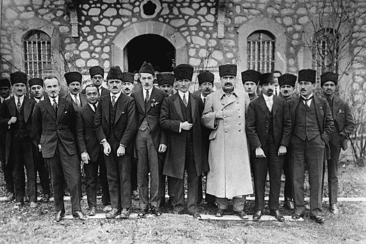 100 лет назад распалась Османская империя. Кто создал независимую Турцию