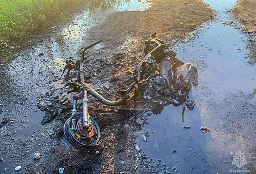В Омске на ходу под водителем загорелся скутер