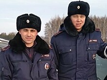 Сотрудники ГИБДД не дали замёрзнуть на трассе семье из Казани