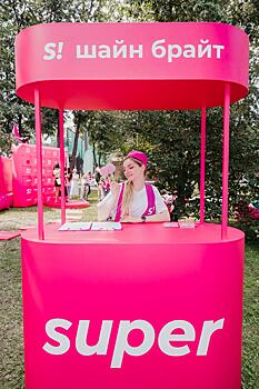 Дима Билан, Тимати, Джиган, Оксана Самойлова и другие звезды в розовом батутном замке Super на VK Fest