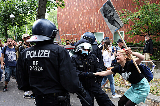 Ковид-диссиденты вышли на демонстрации в Берлине