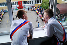 Путин поддержал идею исполнять гимн и поднимать флаг в российских школах