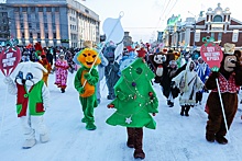 В Новосибирске прошел парад новогодних игрушек