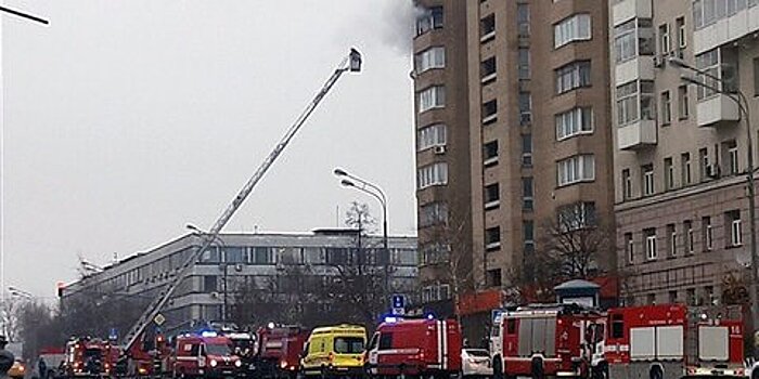 Пожар в квартире жилого дома в центре Москвы потушен