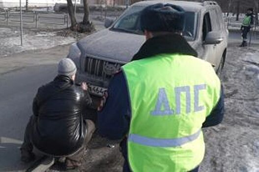 Танки грязи не боятся. Что грозит водителям за грязные авто и номера?
