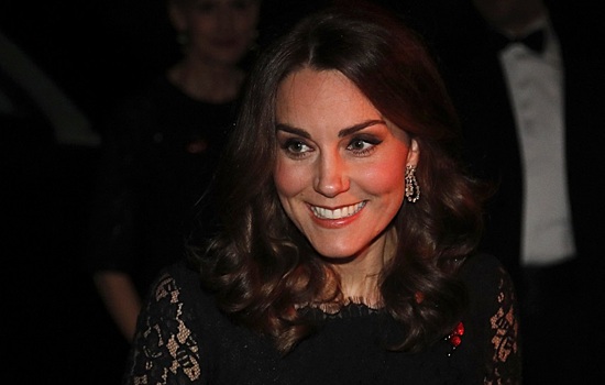 Беременная Кейт Миддлтон подчеркнула заметно округлившийся живот роскошным вечерним платьем