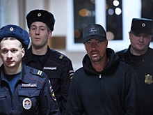 Книжные магазины убрали с полок скандальные пособия «пикап-гуру» Лесли