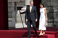 Испанская королева Летиция надела белое кружевное платье на встречу с лидером Колумбии