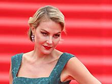 52-летняя Рената Литвинова показала идеальную фигуру в кожаной юбке