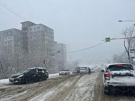 Массовое ДТП произошло на Стрелковой во Владивостоке
