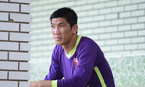 Во Вьетнаме два футболиста получили два года дисквалификации за своеобразный протест против решения арбитра