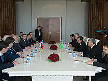 Владимир Жириновский встретился с Президентом Туркменистана и отвёз депутатов в пустыню