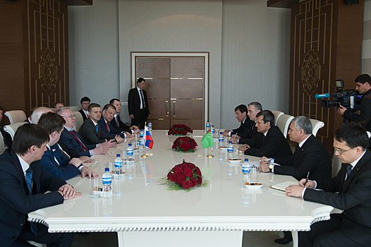 Владимир Жириновский встретился с Президентом Туркменистана и отвёз депутатов в пустыню