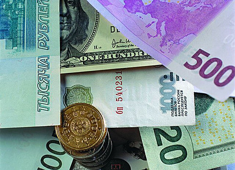 Россиянам объяснили, как правильно избавиться от долларов и евро