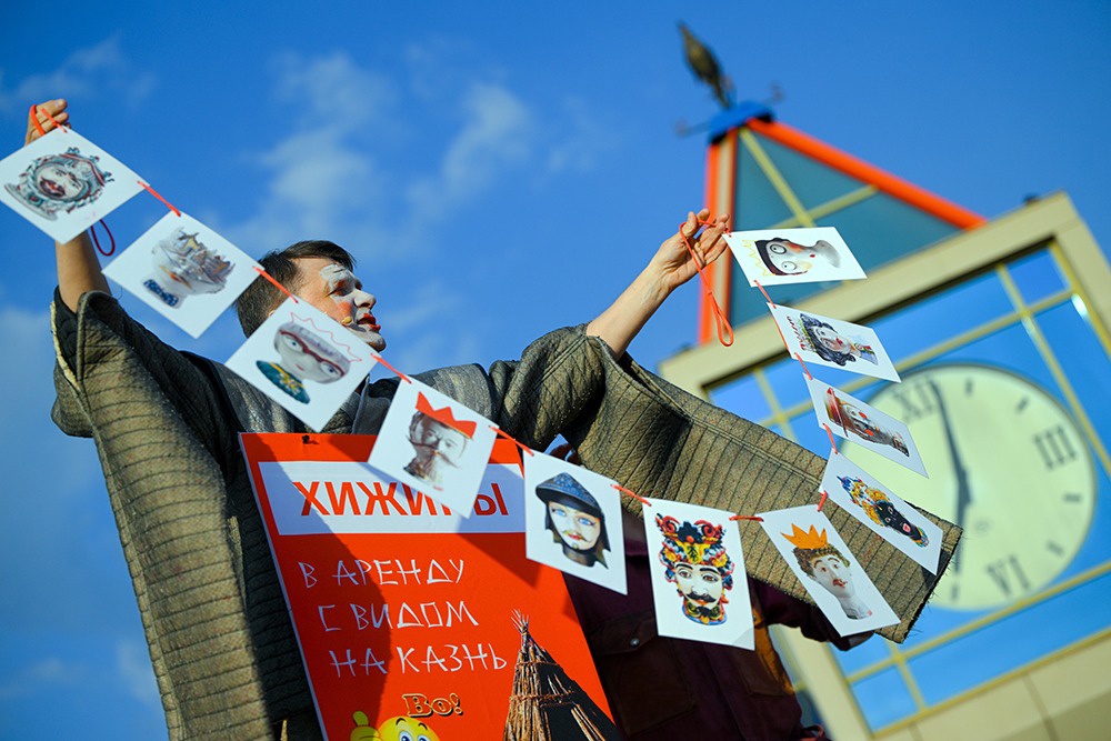 Омский театр «Арлекин» вышел на улицу со спектаклем «Турандот»