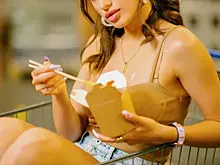 Огромная еда и любовь к путешествиям: как Камилла Дмитриева стала фудблогером и узнала все секреты отдыха в Крыму