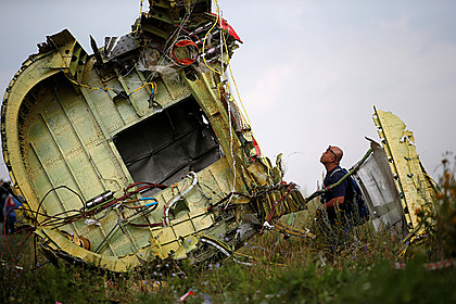 Семья погибшего при крушении рейса MH17 принесла в суд урну с его прахом