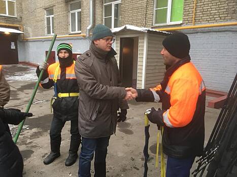 Вандальные граффити удалят с фасада дома на Волоколамском шоссе по поручению главы управы