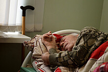 Число случаев насилия над пожилыми в домах престарелых выросло в пандемию