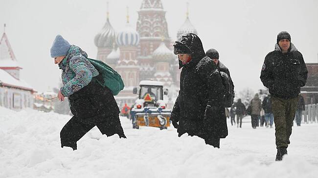 Москва утонула в рекордных сугробах