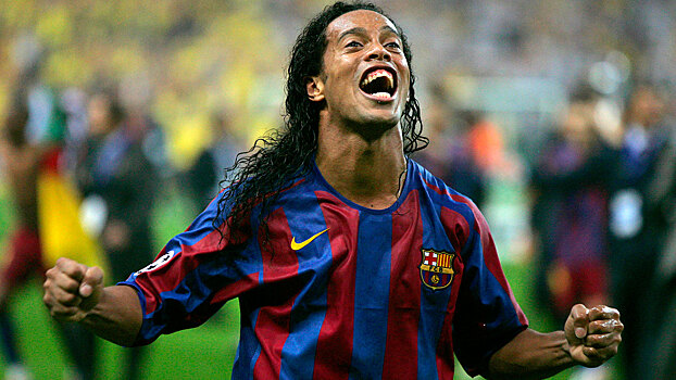 Роналдиньо признан лучшим футболистом 2000-х