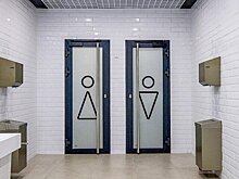 В туалетах Китая появились кабинки, которые становятся прозрачными при курении