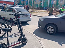 В Ноябрьске сбили подростка на самокате. ВИДЕО