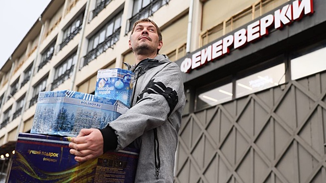 Регионы вводят запреты на новогоднюю пиротехнику: как накажут и что разрешат