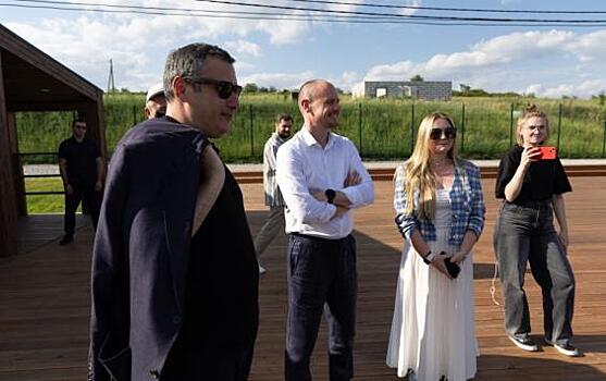 Конфликт замов Хинштейна может стоять за скандалом с курскими глэмпингами